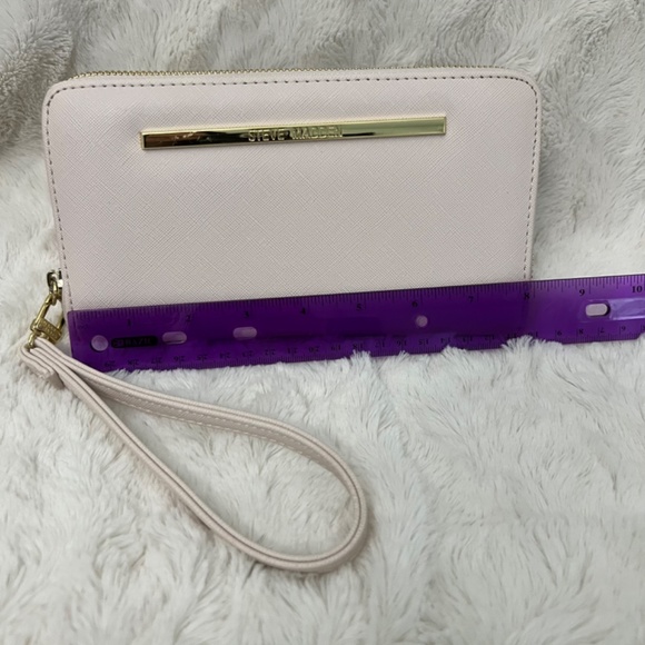 Steve Madden Light Pink Wallet/Wristlet - Picture 3 of 6
